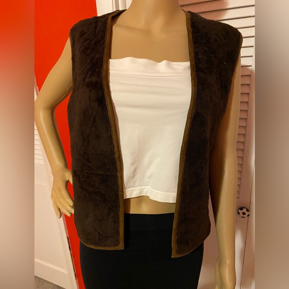 Ralph Lauren brown leather-lined vest. Size large. Made in Italy